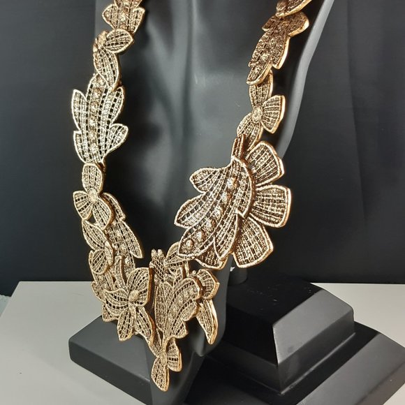COPY - Vintage Oscar de la Renta Bronze Lace Necklace - Picture 4 of 7